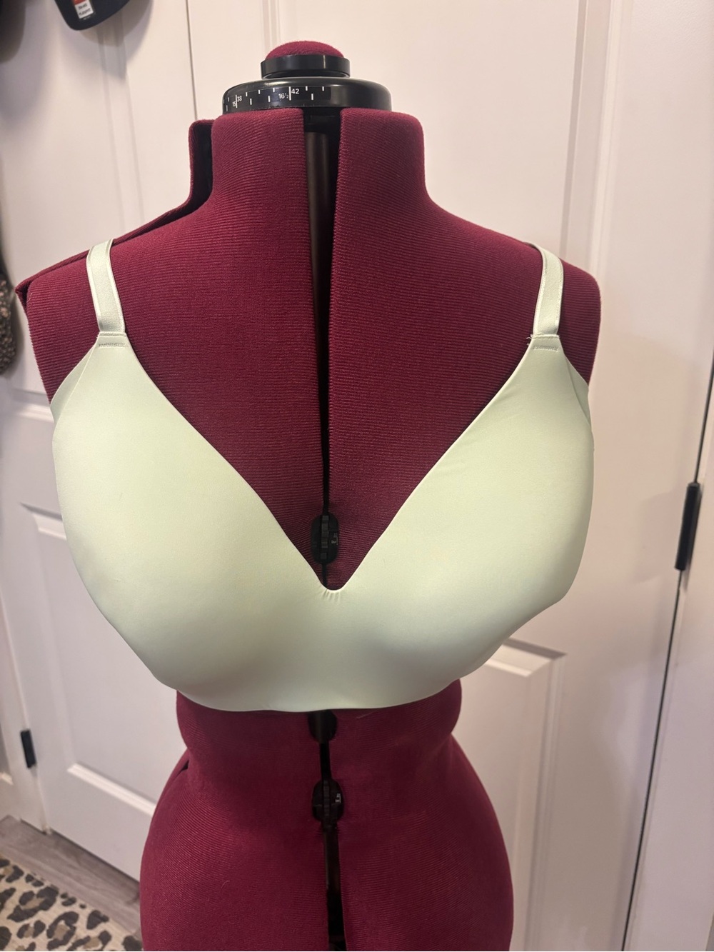Like new Knix bra size 8- mint green